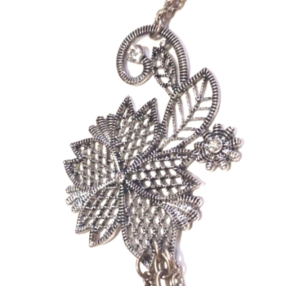 VINTAGE TRIPLE-STRAND SIDE METAL FLOWER CRYSTAL SILVER-TONE 24 -27" NECKLACE - Picture 6 of 10